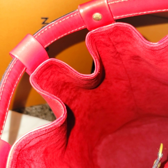 ♥️RARE LOUIS VUITTON EPI RED RANDONNEE PM - COLLECTOR'S CONDITION - Picture 17 of 17